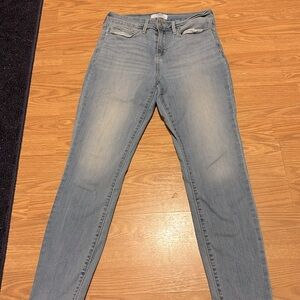 Levi’s mid-rise-skinny jeans there really comfy.